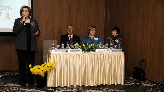 Balrl jobbra: Kri Ibolya, Dr. Bnhidy Ferenc, Szilassy Mnika s Ngrdi Tth Erzsbet
