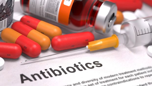 antibiotikum befolyásolja a vérképet fájó fájdalom a bal kéz vállízületében