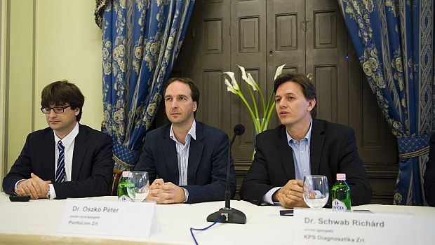 Peták István, Oszkó Péter és Schwab Richárd az MTA-n május 9-én rendezett sajtótájékoztatón (Fotó: KPS)